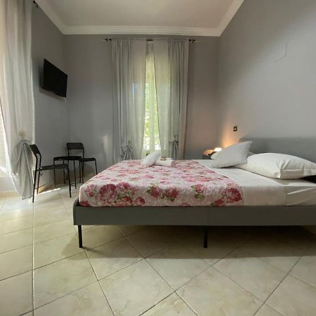 Апартаменти Lucky Domus Roma Eternal Екстер'єр фото